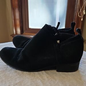 Toms 8.5 Black Suede Ankle Boots